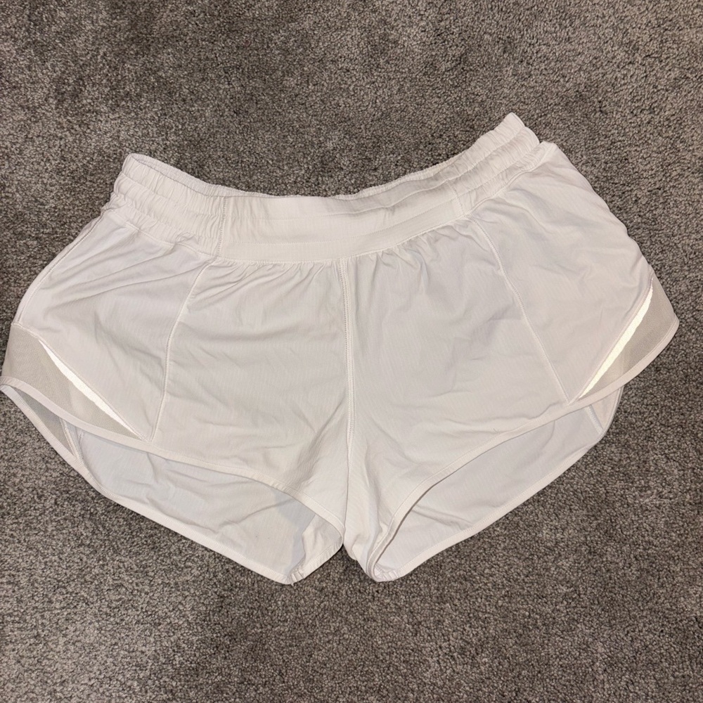 White lululemon hotty hots, size 8, 2.5 inch inseam